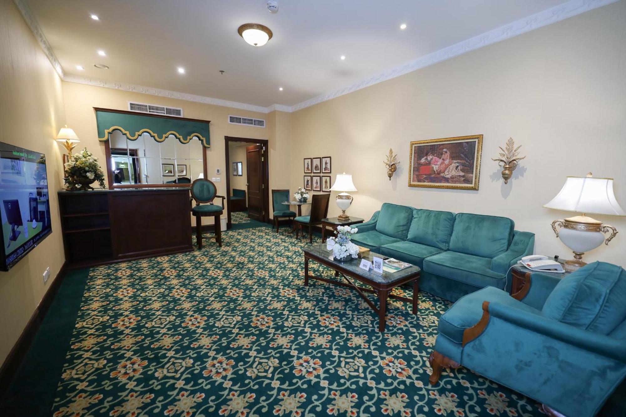 Habitat All Suites, Αλ Κομπάρ Εξωτερικό φωτογραφία A suite at the hotel