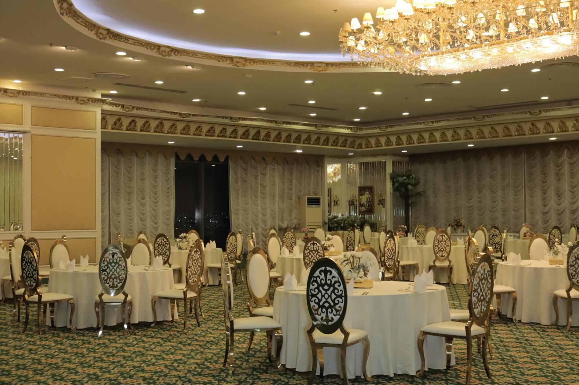 Habitat All Suites, Αλ Κομπάρ Εξωτερικό φωτογραφία The ballroom