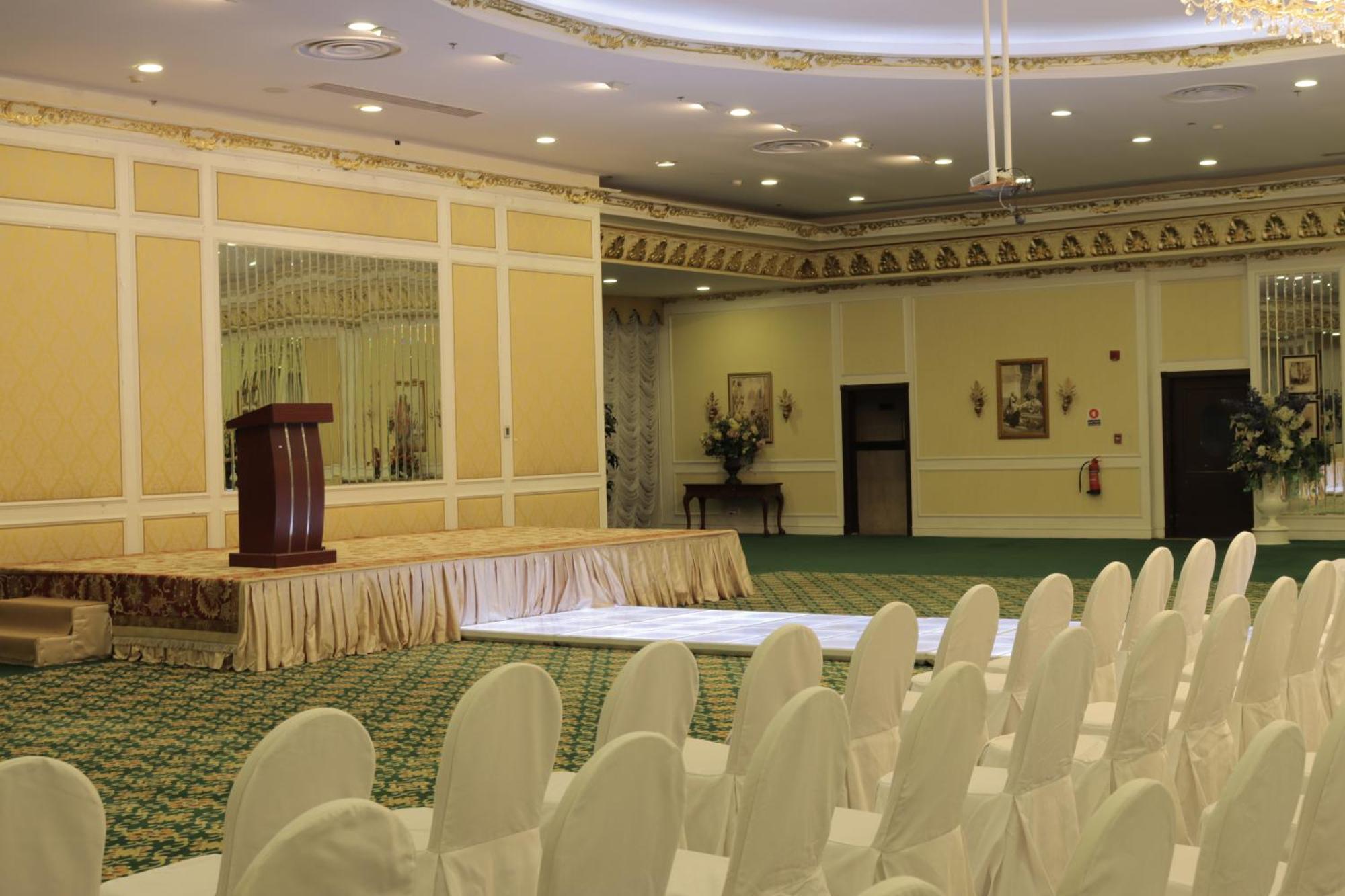 Habitat All Suites, Αλ Κομπάρ Εξωτερικό φωτογραφία The ballroom of the hotel