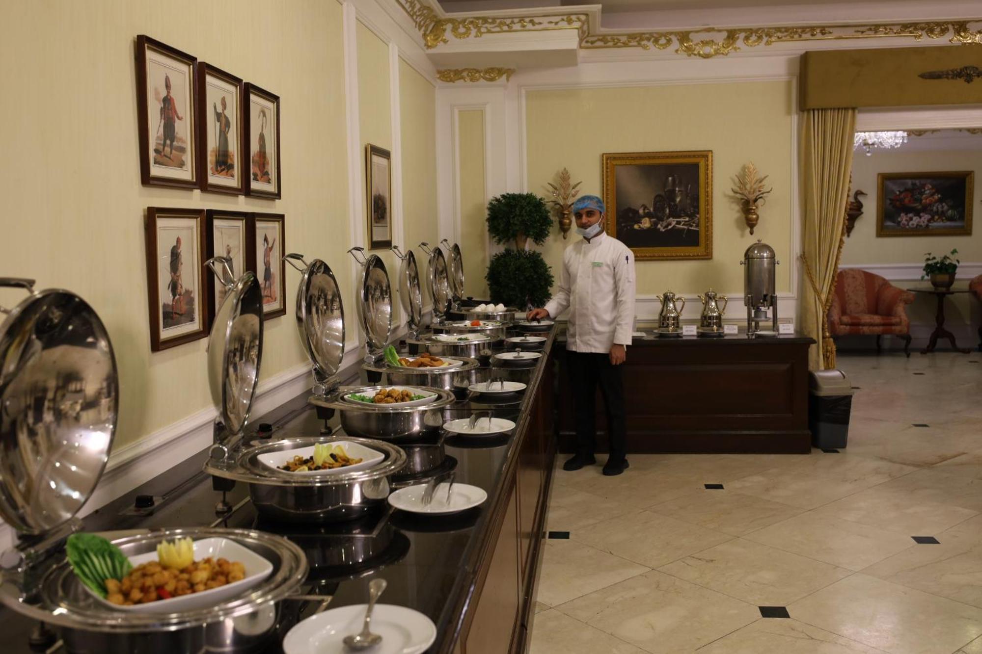 Habitat All Suites, Αλ Κομπάρ Εξωτερικό φωτογραφία A buffet at the Taj Mahal Palace, Mumbai, India