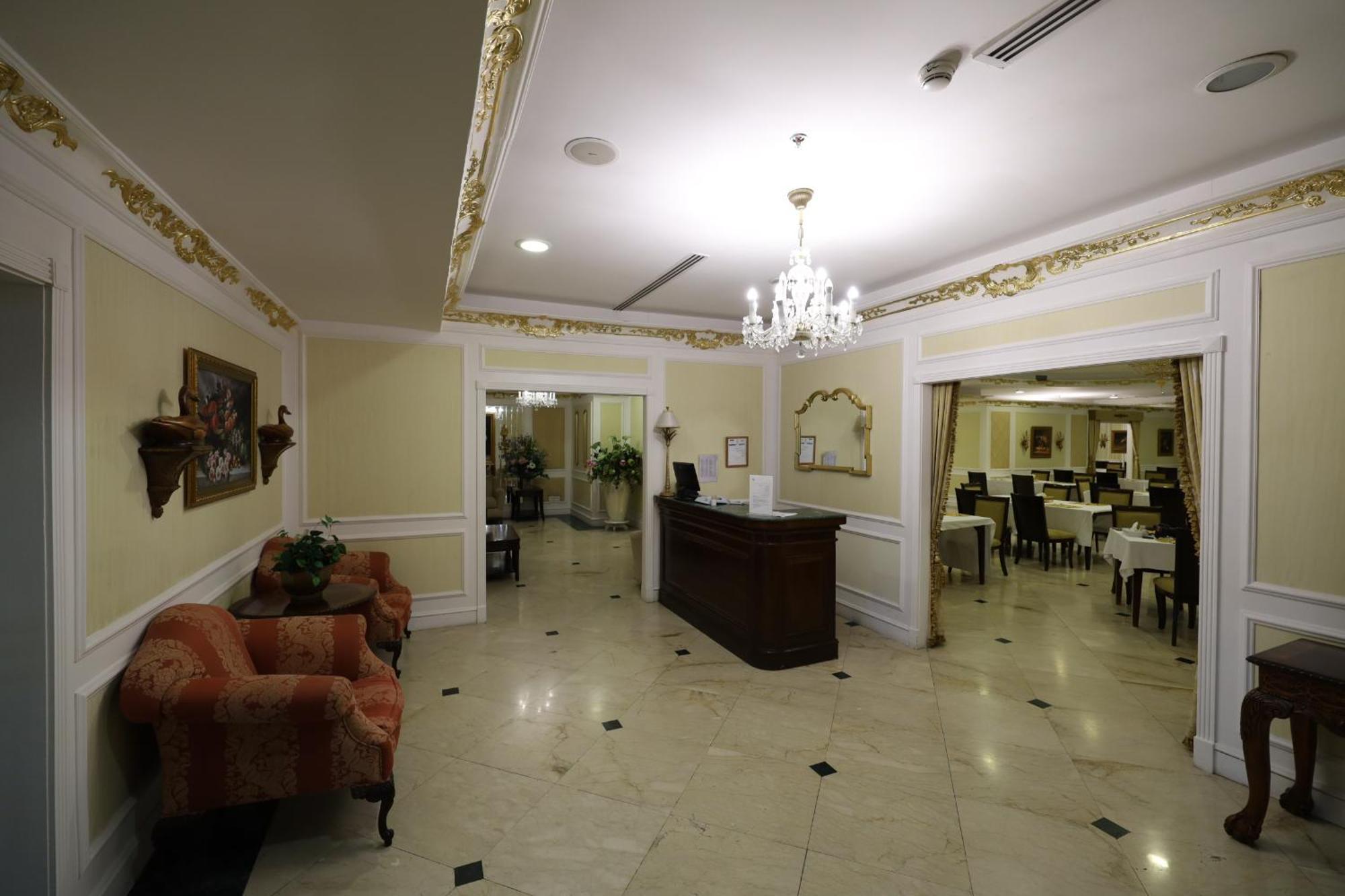 Habitat All Suites, Αλ Κομπάρ Εξωτερικό φωτογραφία The lobby of the hotel