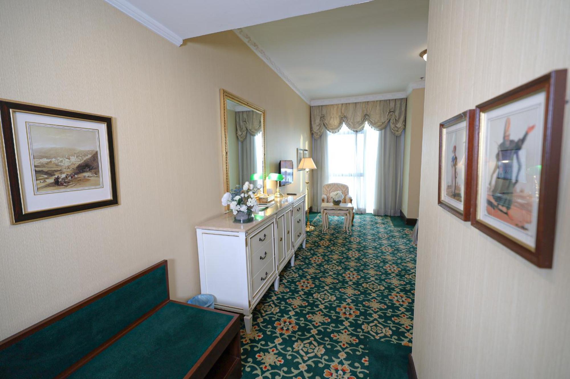 Habitat All Suites, Αλ Κομπάρ Εξωτερικό φωτογραφία Interior of the hotel