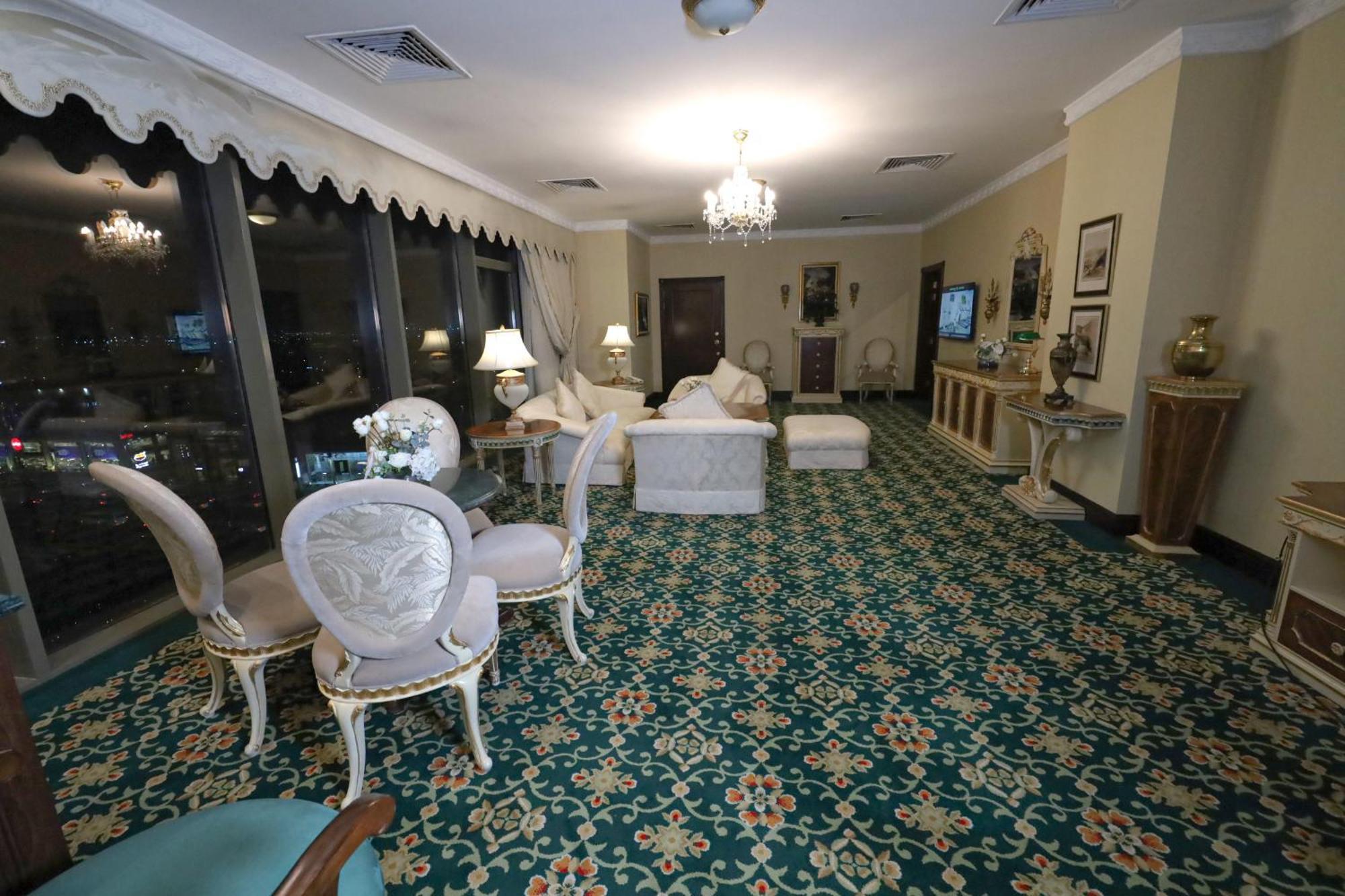 Habitat All Suites, Αλ Κομπάρ Εξωτερικό φωτογραφία A suite at the hotel