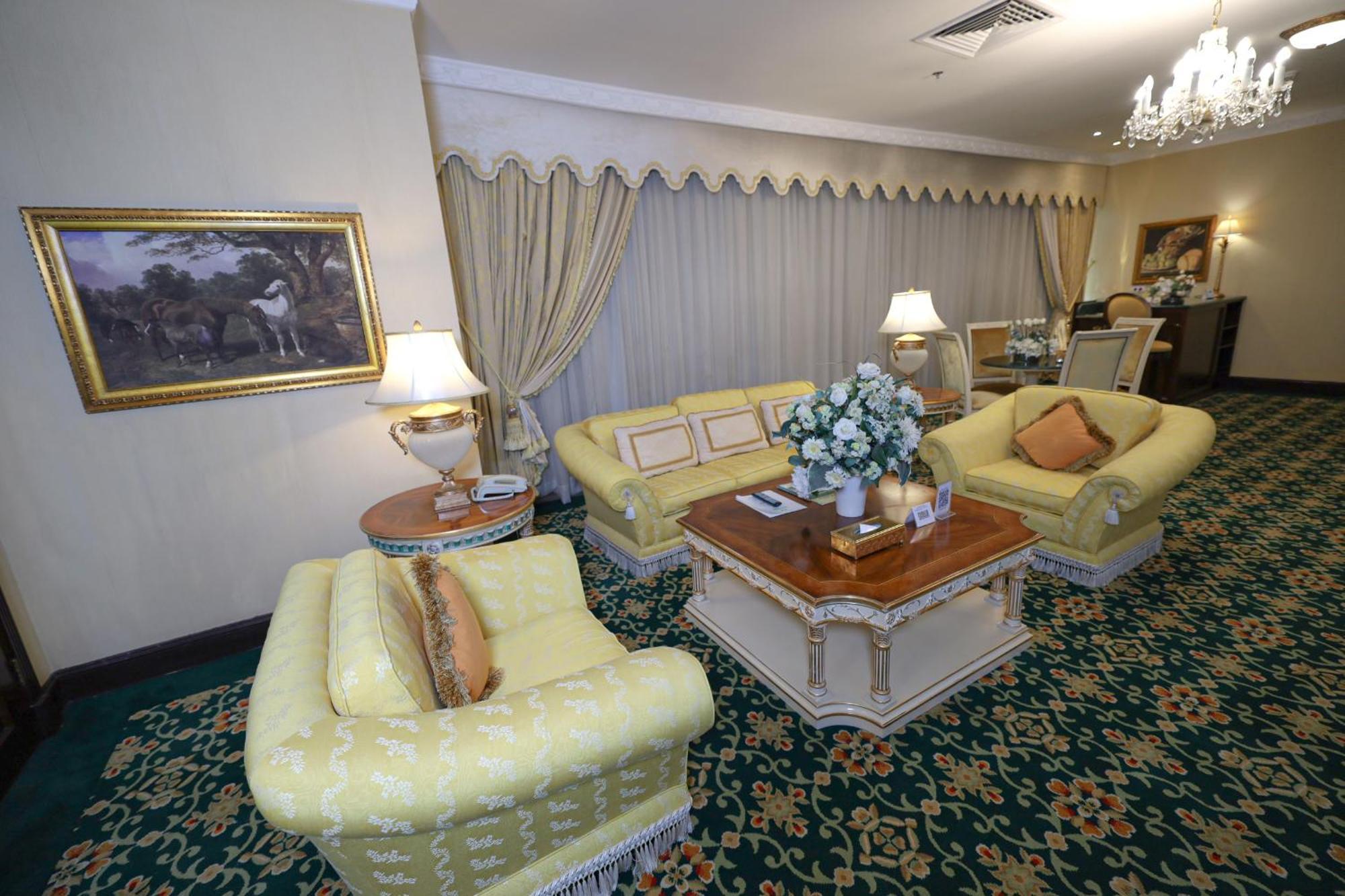 Habitat All Suites, Αλ Κομπάρ Εξωτερικό φωτογραφία Presidential Suite