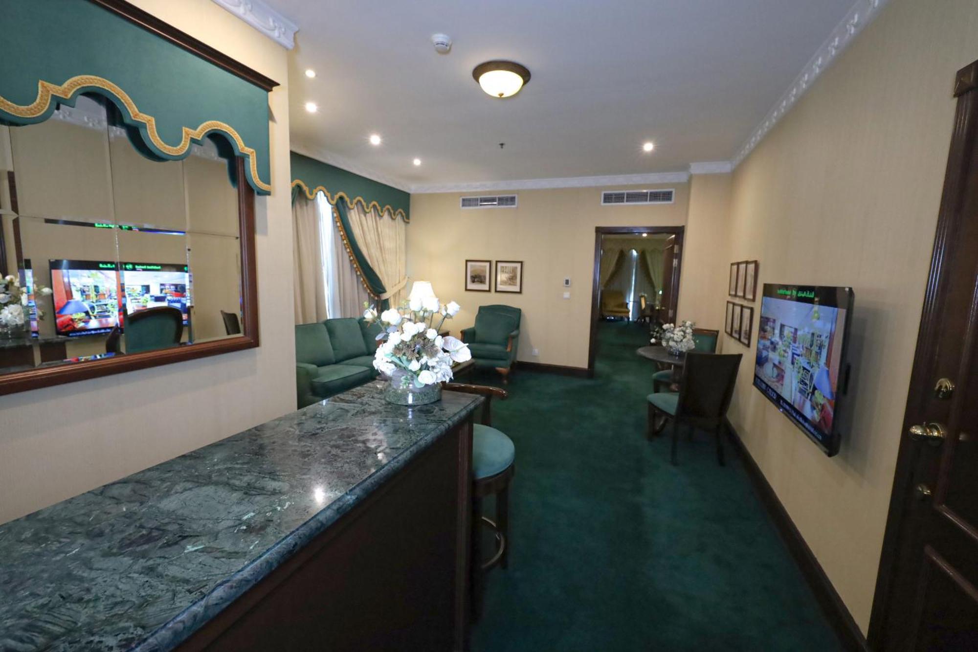 Habitat All Suites, Αλ Κομπάρ Εξωτερικό φωτογραφία The Green Room